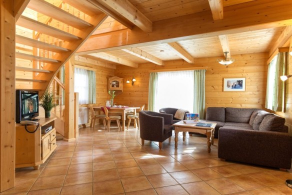 Galeriebild Wohnzimmer Hagan Lodge Altaussee (c) AlpenParks® Hotels & Residences