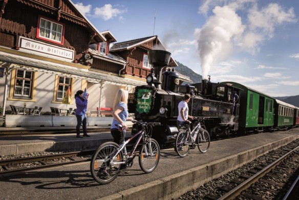 Galeriefoto-Die-historische-Murtalbahn-im-Bahnhof-Murau-Stolzalpe-c-Steiermark-Tourismus-ikarus.cc