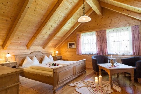Galeriebild Schlafzimmer Hagan Lodge Altaussee (c) AlpenParks® Hotels & Residences