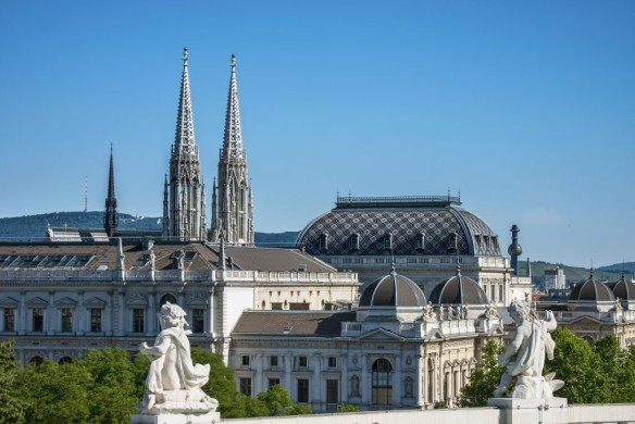 Blick auf die Votivkirche und die Universität Wien(c) WienTourismus Christian Stemper